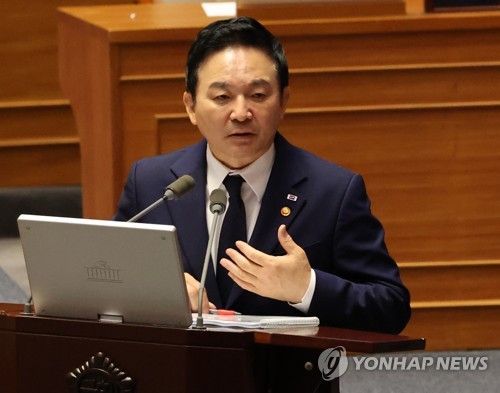 답변하는 원희룡 장관