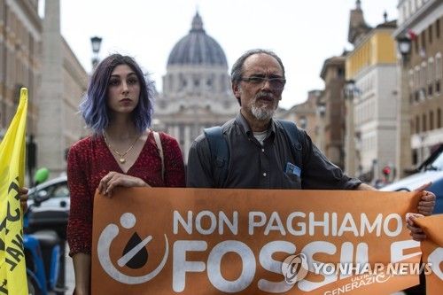 기후 활동가 구이도 비에로(오른쪽)와 에스테르 고피
