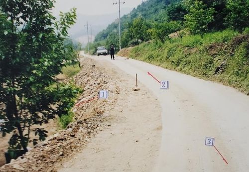 피해자 발견 장소 앞에서 본 사건 현장 