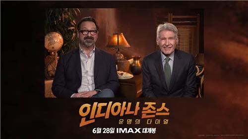 화상 인터뷰하는 제임스 맨골드 감독(왼쪽)과 해리슨 포드(오른쪽)