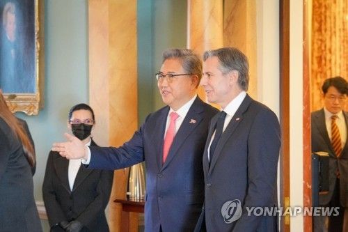 '나란히 입장'