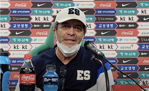 엘살바도르 우고 페레스 감독 