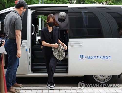 'SG발 폭락' 라덕연 투자업체 관계자 영장심사 출석