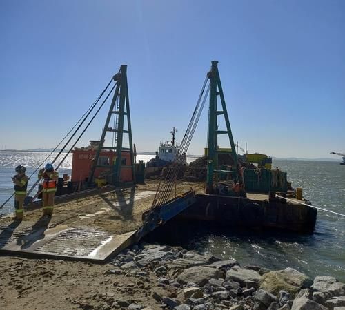 포탄 발견된 바지선