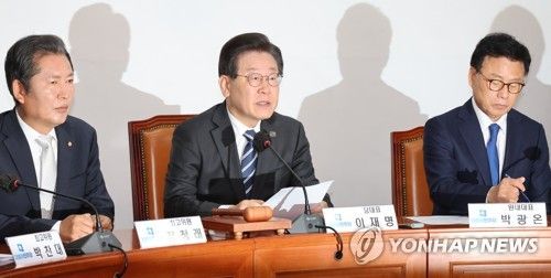 발언하는 이재명 대표