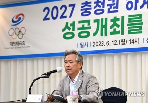 간담회서 발언하는 이기흥 회장