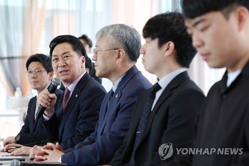 현장 정책 간담회서 발언하는 김기현