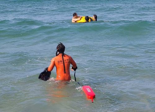 동해 망상해변 해상표류 피서객