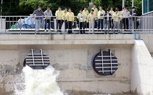 김영록 전남지사, 보성 배수펌프장 점검