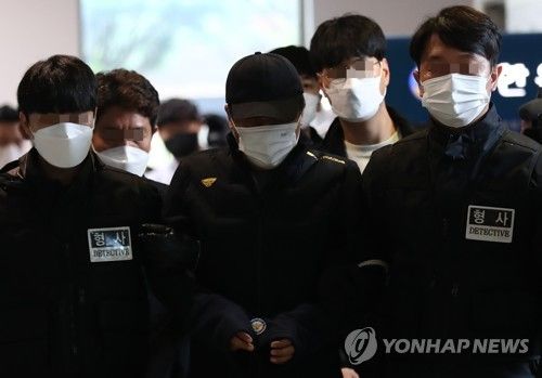 영장심사 출석한 '가정폭력 신고' 아내 살해 남편
