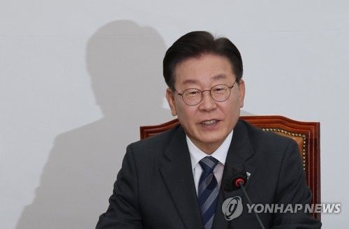 발언하는 이재명 대표