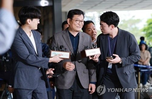 검찰 자진 출석하는 송영길 전 대표