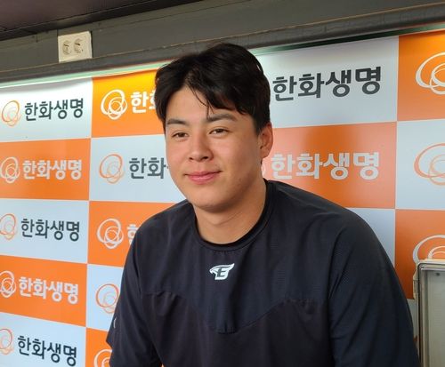 인터뷰하는 노시환