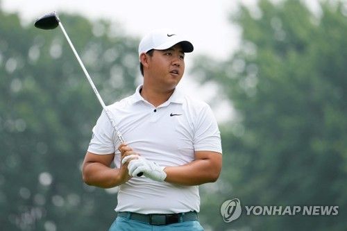 로켓 모기지 클래식 연습 라운드에 나선 김주형