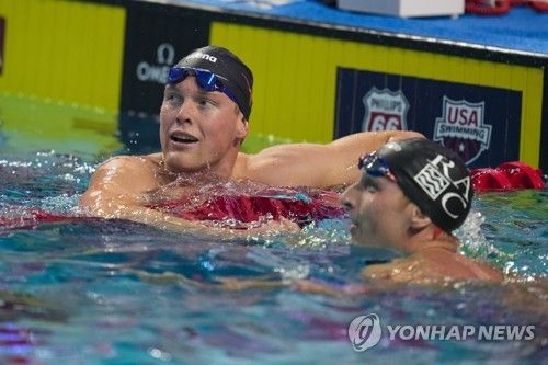 남자 자유형 200ｍ 미국 1위 루크 홉슨(왼쪽)