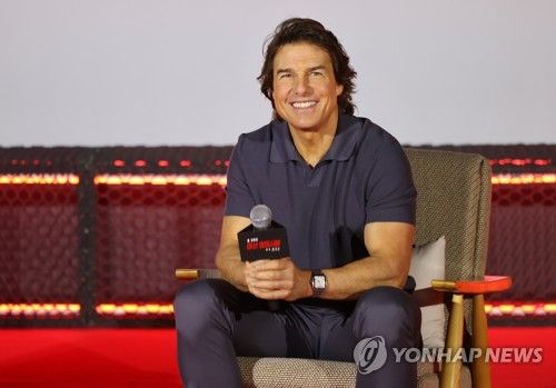 인사말 하는 톰 크루즈