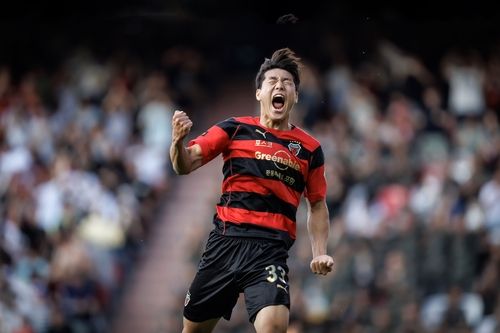 골 넣고 환호하는 포항 이호재