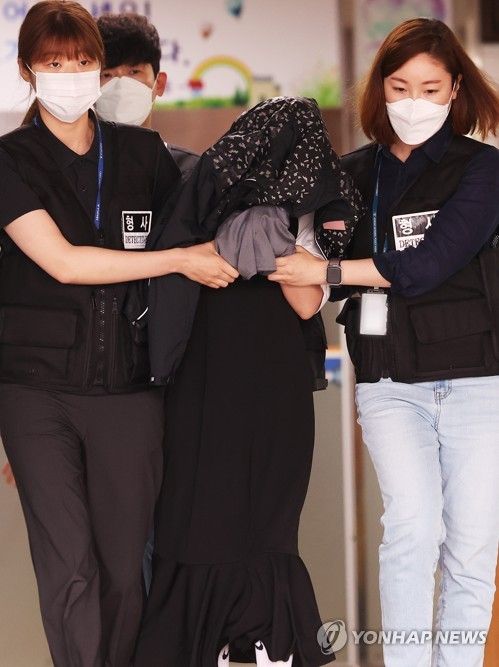 '냉장고 영아시신 사건' 친모 살인 혐의로 검찰 송치