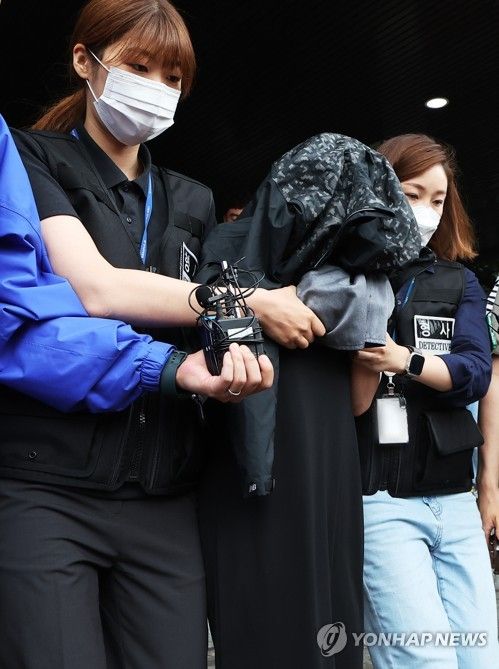 '냉장고 영아시신 사건' 친모 살인 혐의로 검찰 송치