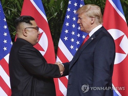 싱가포르에서 처음 대면한 김정은 국무위원장과 트럼프 대통령