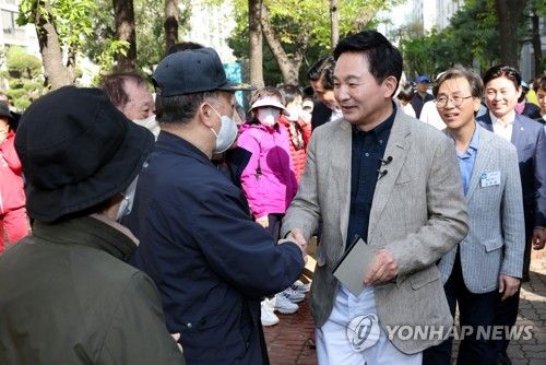 부천 중동신도시 주민 만난 원희룡 장관