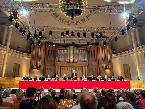 최종 순위 발표하는 심사위원단장