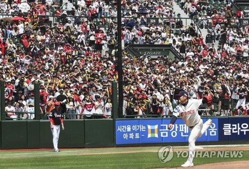 사직야구장 가득 메운 야구팬들