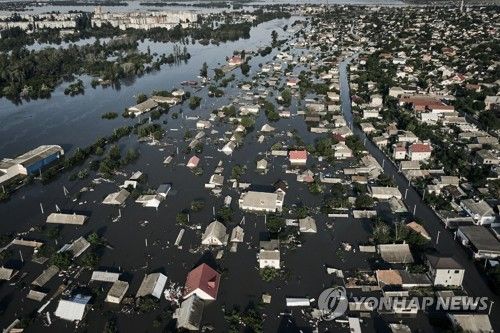 카호우카댐 붕괴로 침수된 헤르손 마을