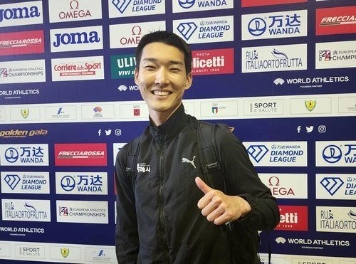 포즈 취하는 '스마일 점퍼' 우상혁