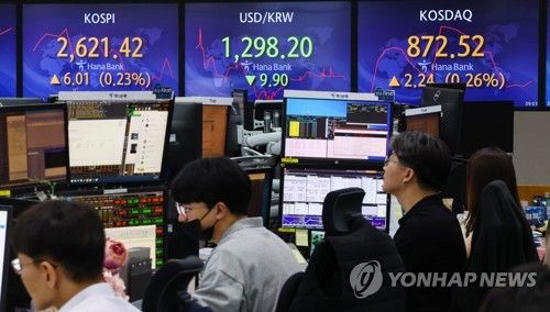 서울 중구 하나은행 본점 딜링룸. [연합뉴스 자료사진]