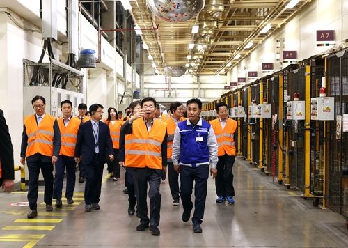 김진표 국회의장, 넥센타이어 체코공장 격려방문