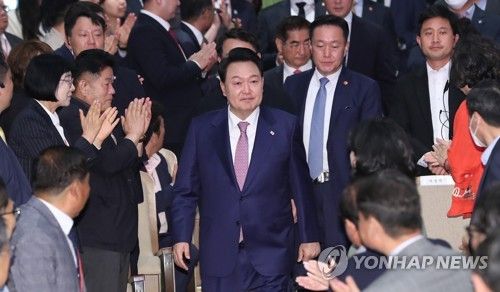 강원특별자치도 출범 기념식 입장하는 윤석열 대통령