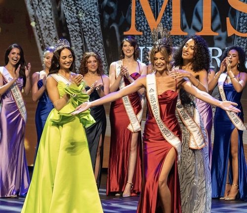 네덜란드 미인 대회 우승자 리키 콜러(22)