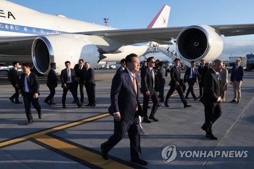 리투아니아 도착한 윤석열 대통령