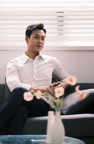 포즈 취하는 배우 최재림