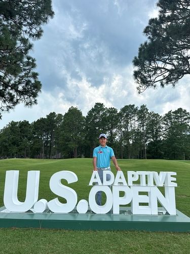 US 어댑티브오픈 대회장에서 포즈를 취한 이승민