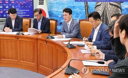 발언하는 김민석