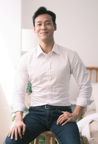 환하게 웃는 배우 최재림