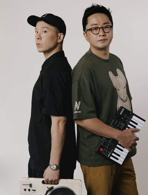가수 나얼(좌)과 작곡가 에코브릿지(우)