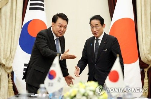 한일 정상회담 갖는 윤석열 대통령과 기시다 일본 총리