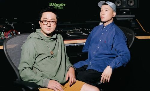 가수 나얼(우)와 작곡가 에코브릿지(좌)