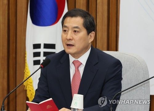 발언하는 박대출