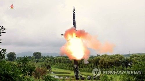 북한 중앙TV, ICBM '화성-18형' 시험발사 영상 공개