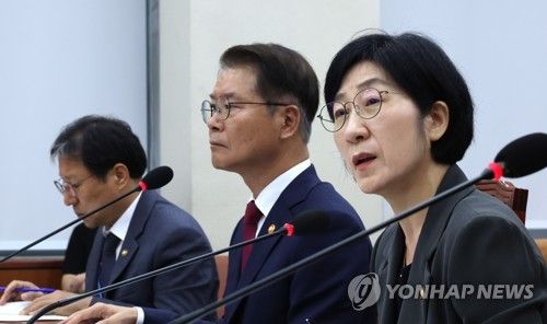 답변하는 한화진 환경부 장관