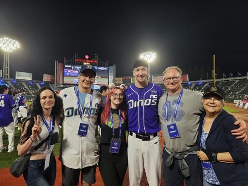 올스타전을 찾은 NC 페디의 가족과 친구들