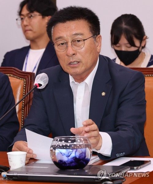 원전 오염수 해양투기 반대 발언하는 윤재갑 의원