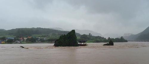 침수 위기 도담삼봉 정자
