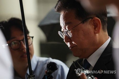 공직선거법 위반 속행 공판 출석하는 이재명 대표