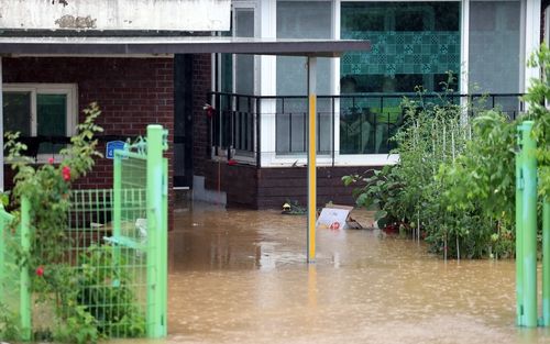 빗물에 잠긴 주택