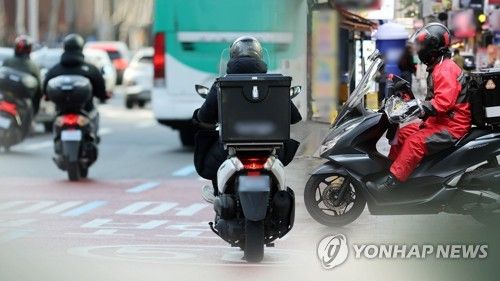 오토바이 배달 (CG)